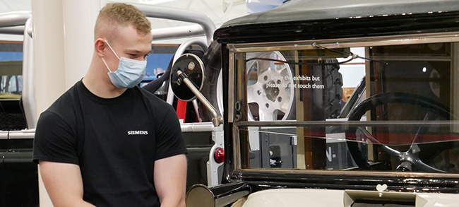 Apprentice-at-morris-web-head