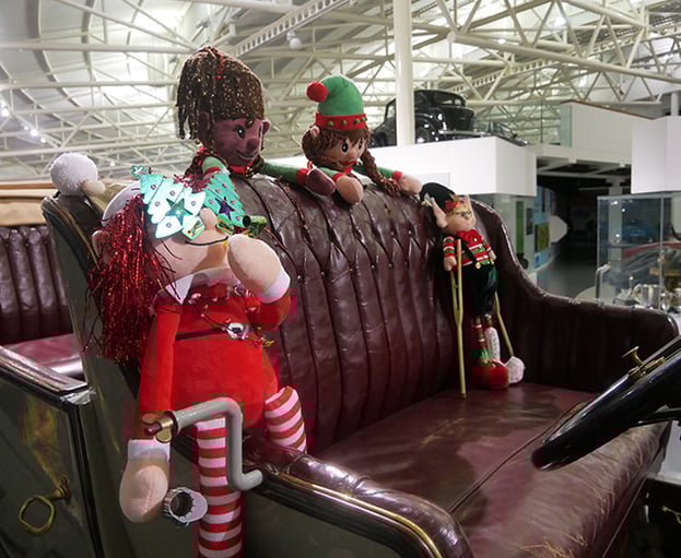 Elves-Hanging-Out-628x516