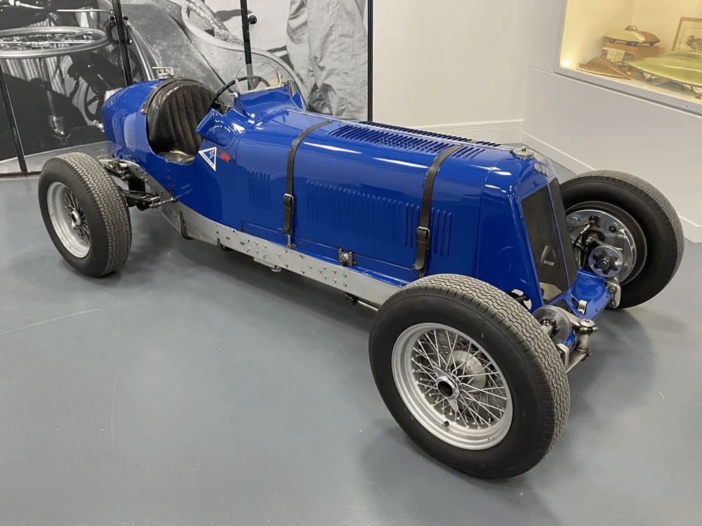 A blue ERA R8B/C